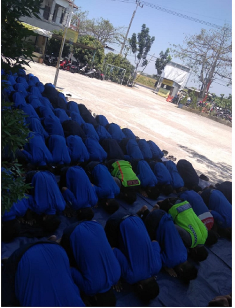 Shalat Dhuha Dzuhur Ashar Di Miniatur Padang Arafah