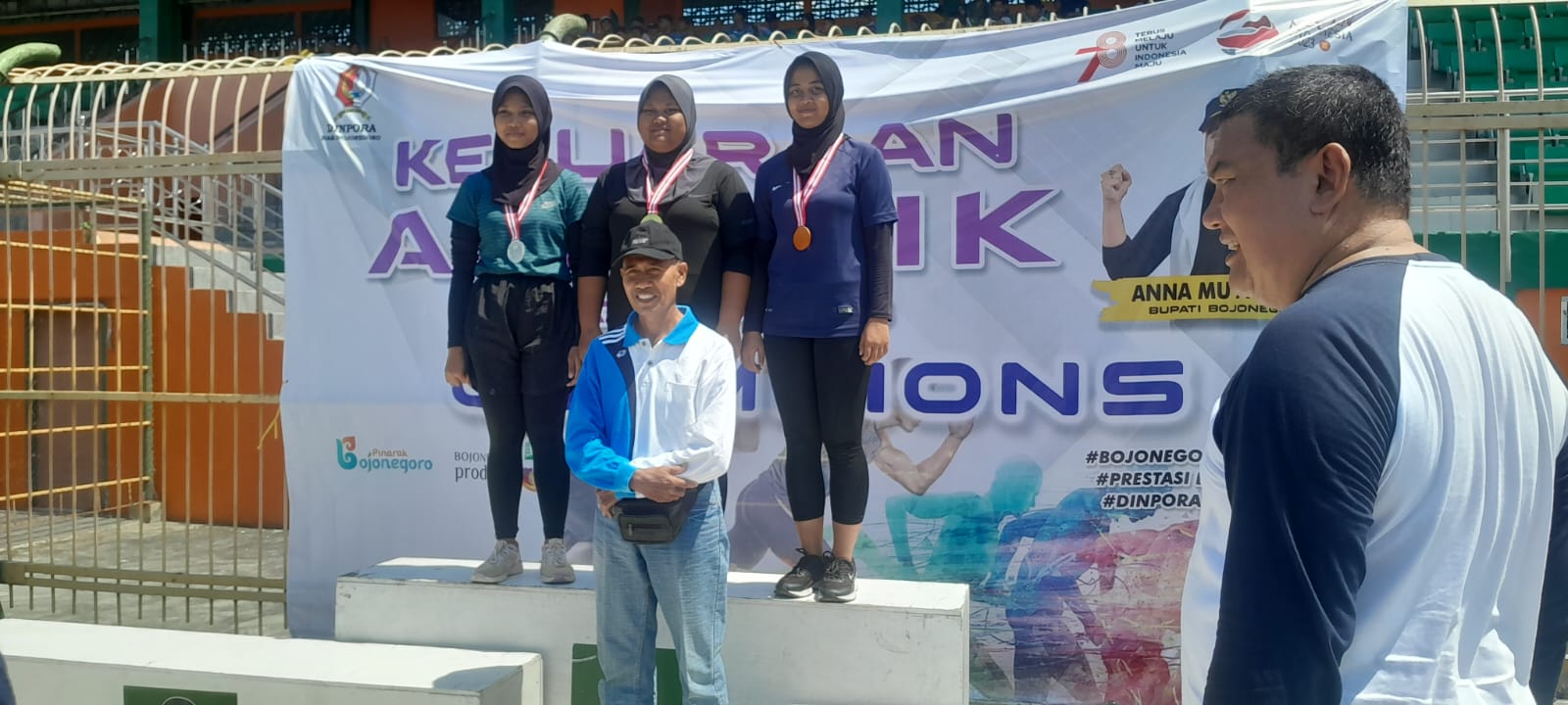 KEJUARAAN ATLETIK (TOLAK PELURU) BUPATI CUP