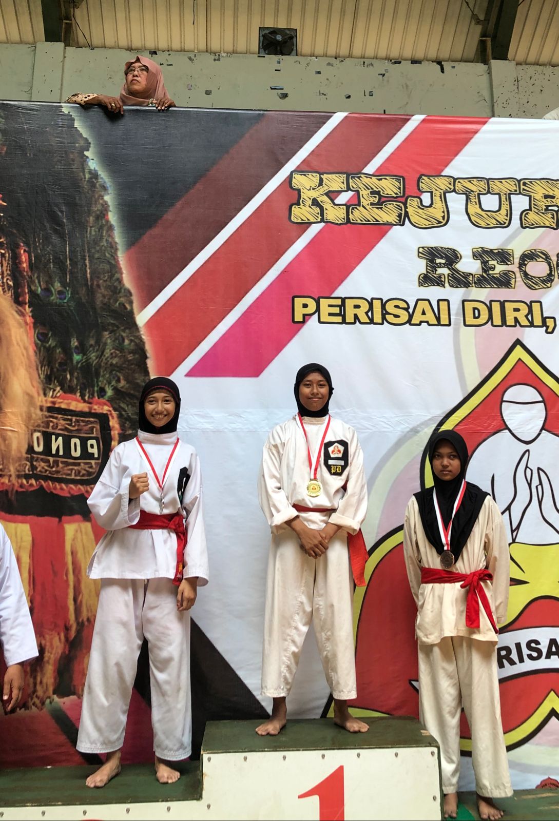 Juara 1 Medali Emas Kelas tanding A Putri Remaja