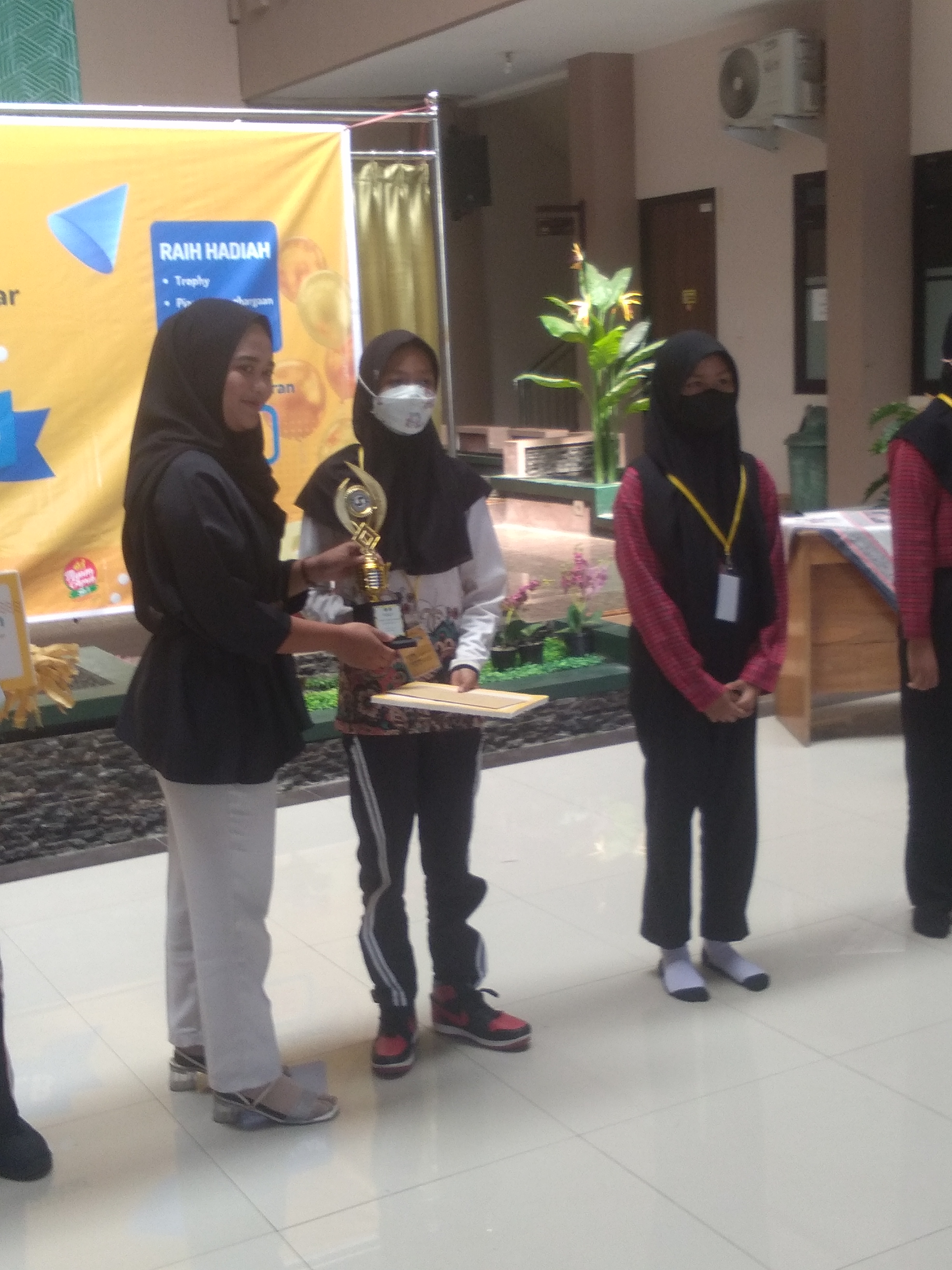 Lomba Mewarnai SDLB Kota BLitar