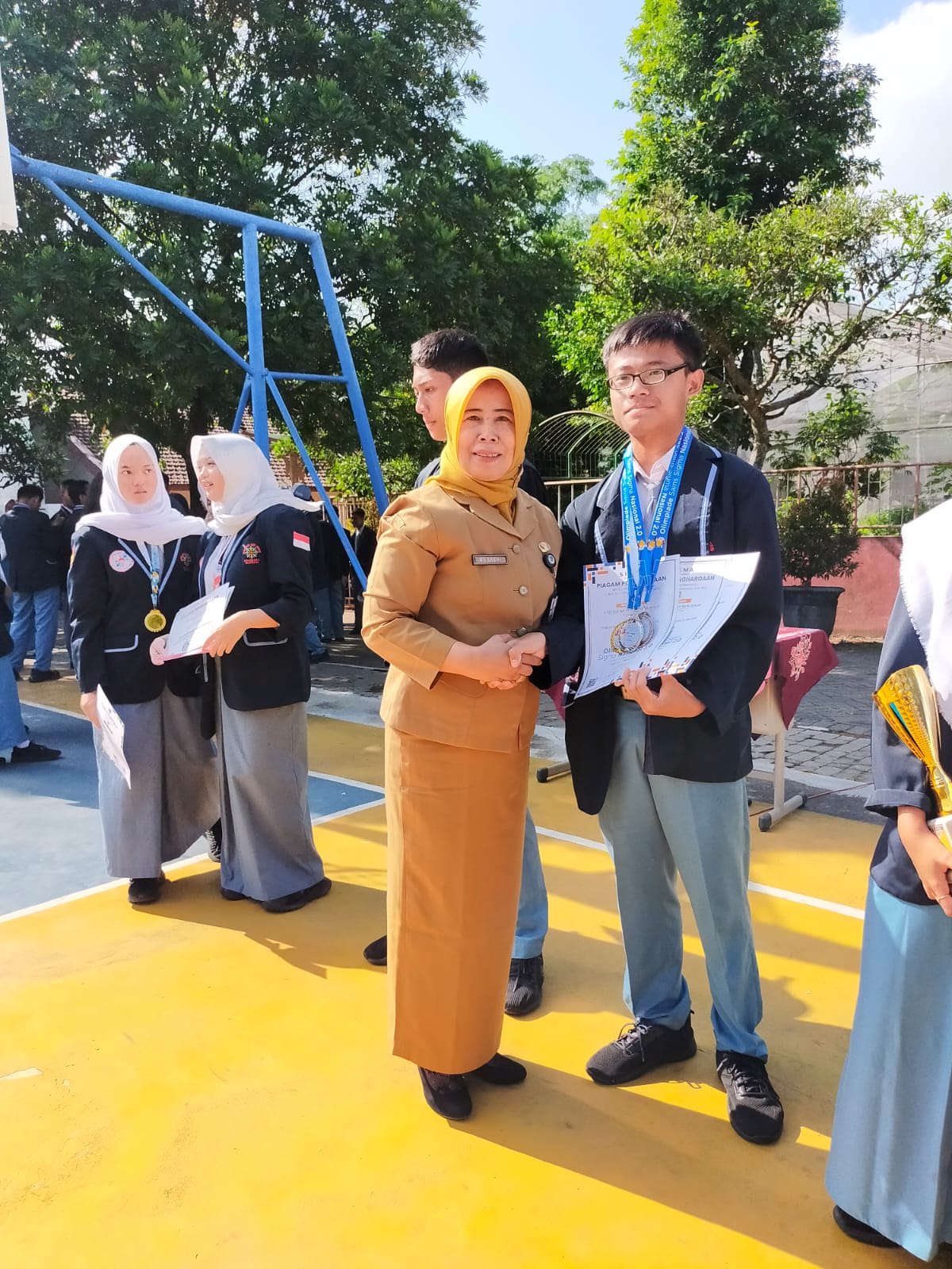 Grand Finalist of English For Senior High School