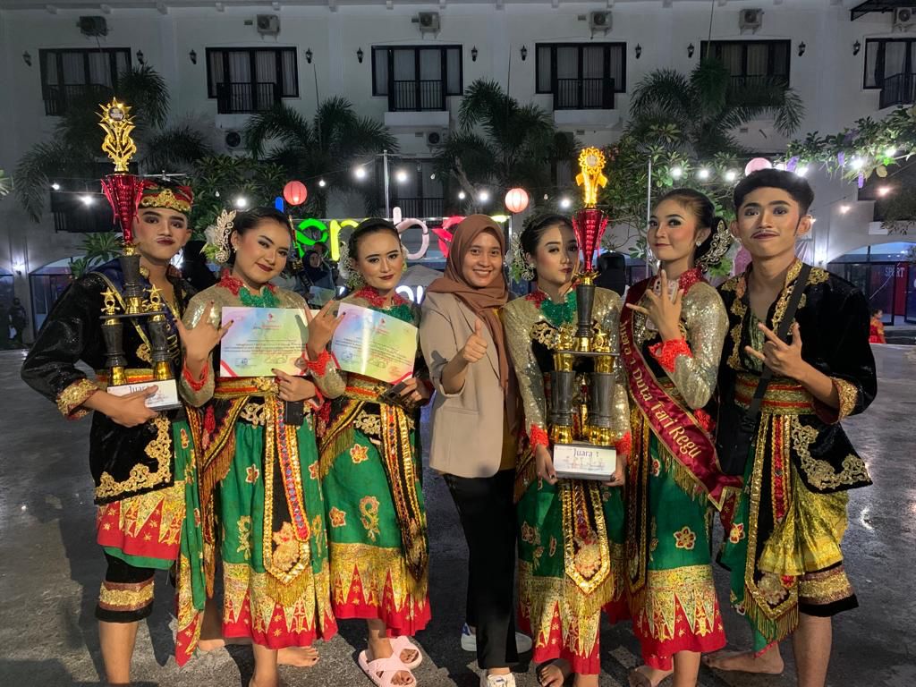 Juara 1 tari Kelompok se Jawa Timur