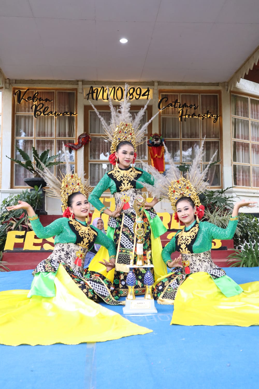 LOMBA TARI KREASI TRADISIONAL KATEGORI KELOMPOK