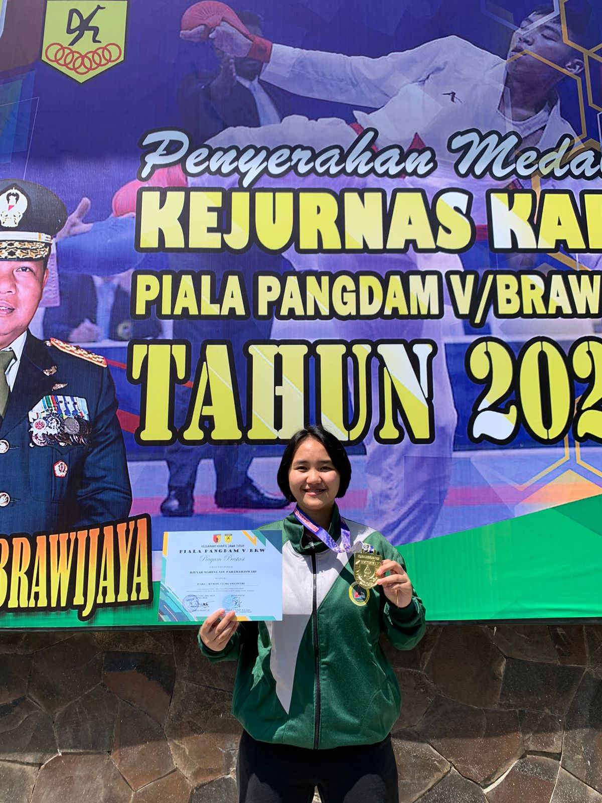 Juara 1 Kumite +54kg SMA Putri Kejurnas Karate Piala Pangdam V/Brawijaya