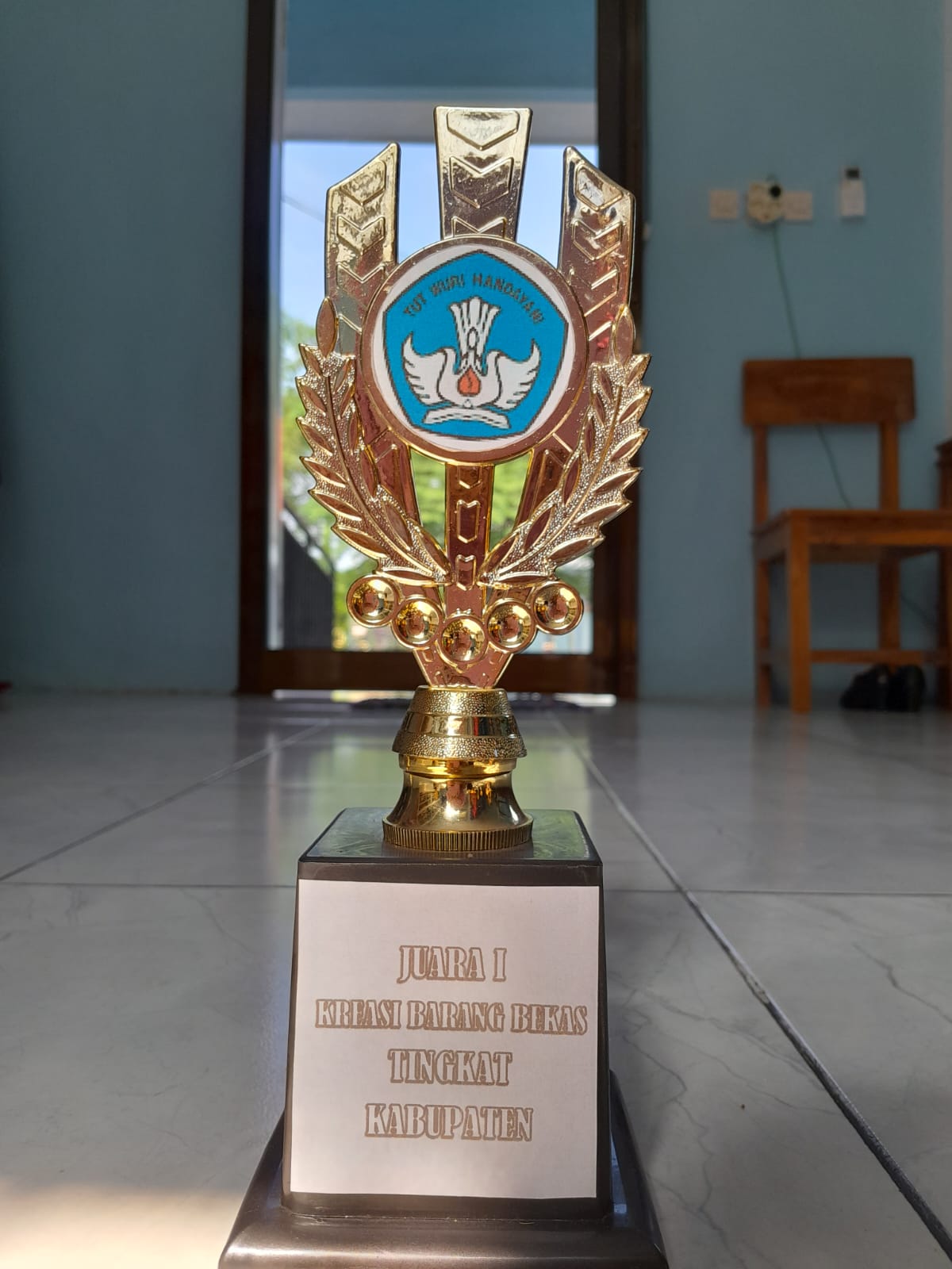 Juara 1 Kreasi Barang Bekas 