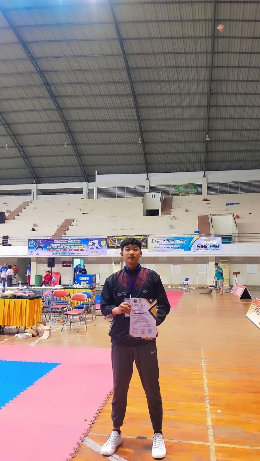 Kejuaraan Karate Festival and Open Tournament Piala Walikota Malang Juara 1 Kumita Putra -67 kg Yunior Putra