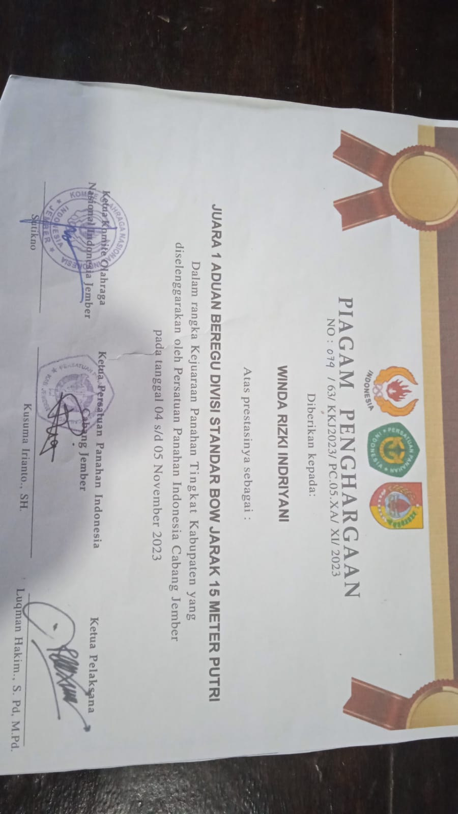 JUARA 1 ADUAN BEREGU DIVISI STANDAR BOW JARAK 15 METEER PUTRI