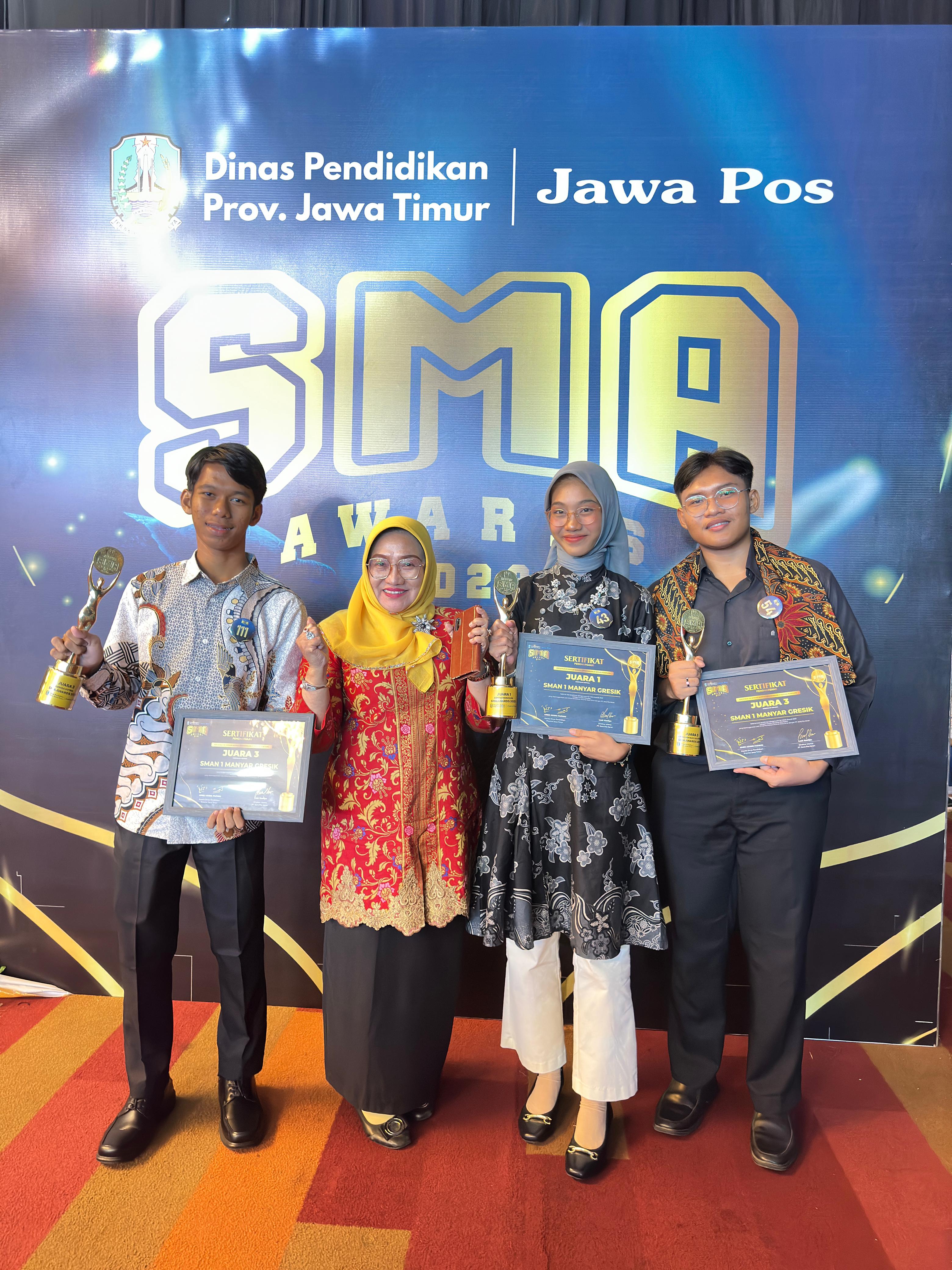 JUARA 1 Kategori Monolog pada ajang lomba SMA AWARDS 2023