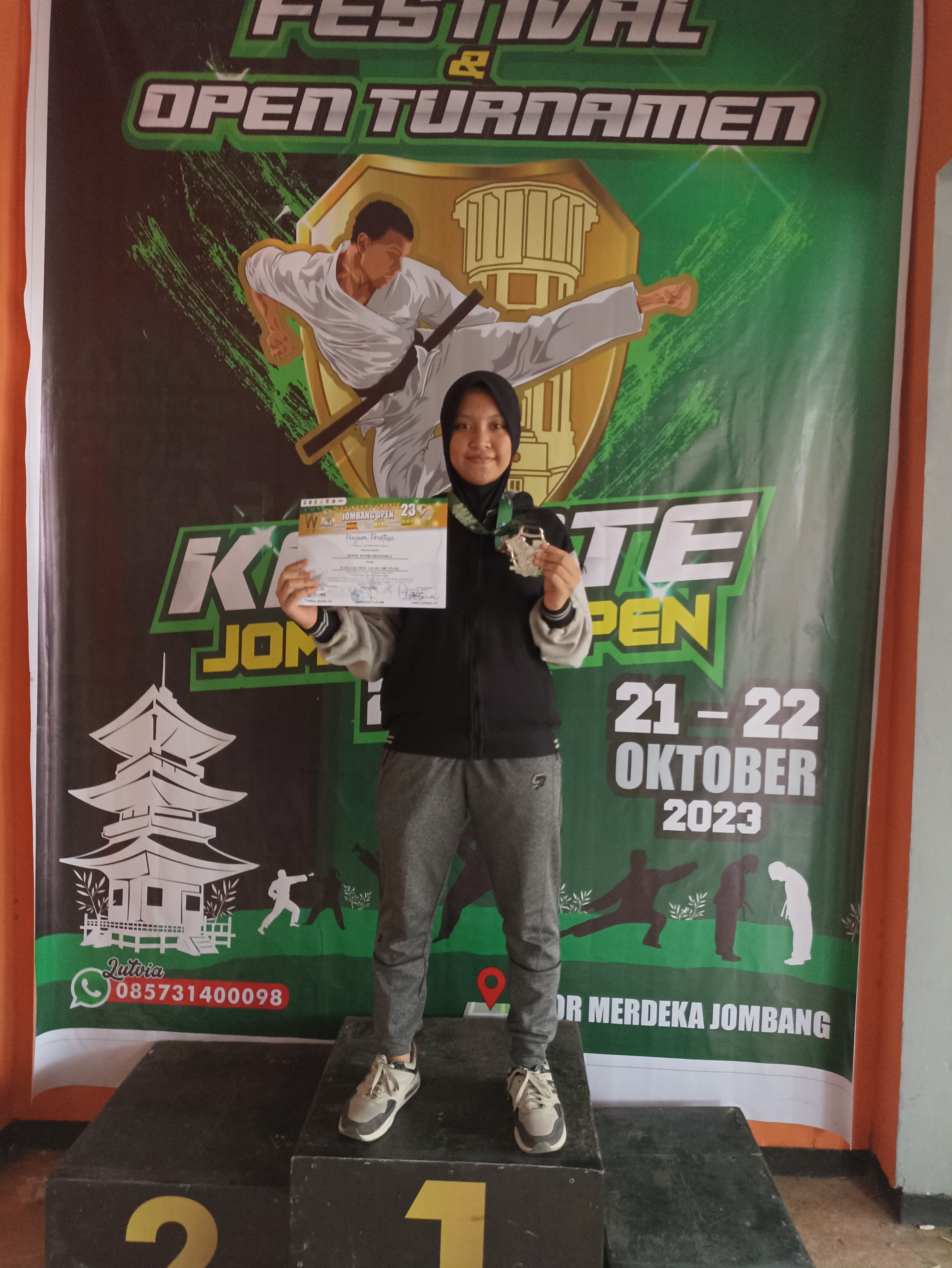 Kumite perorangan -54kg SMA putri