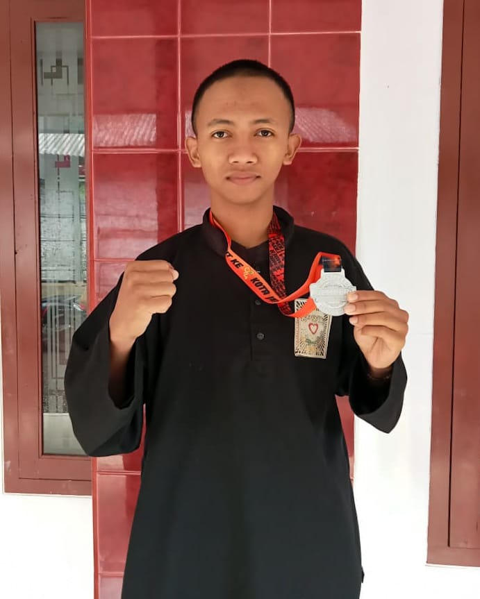 Juara 2, Tanding Kelas E putra, tingkat SMA,MA/SEDERAJAT,  