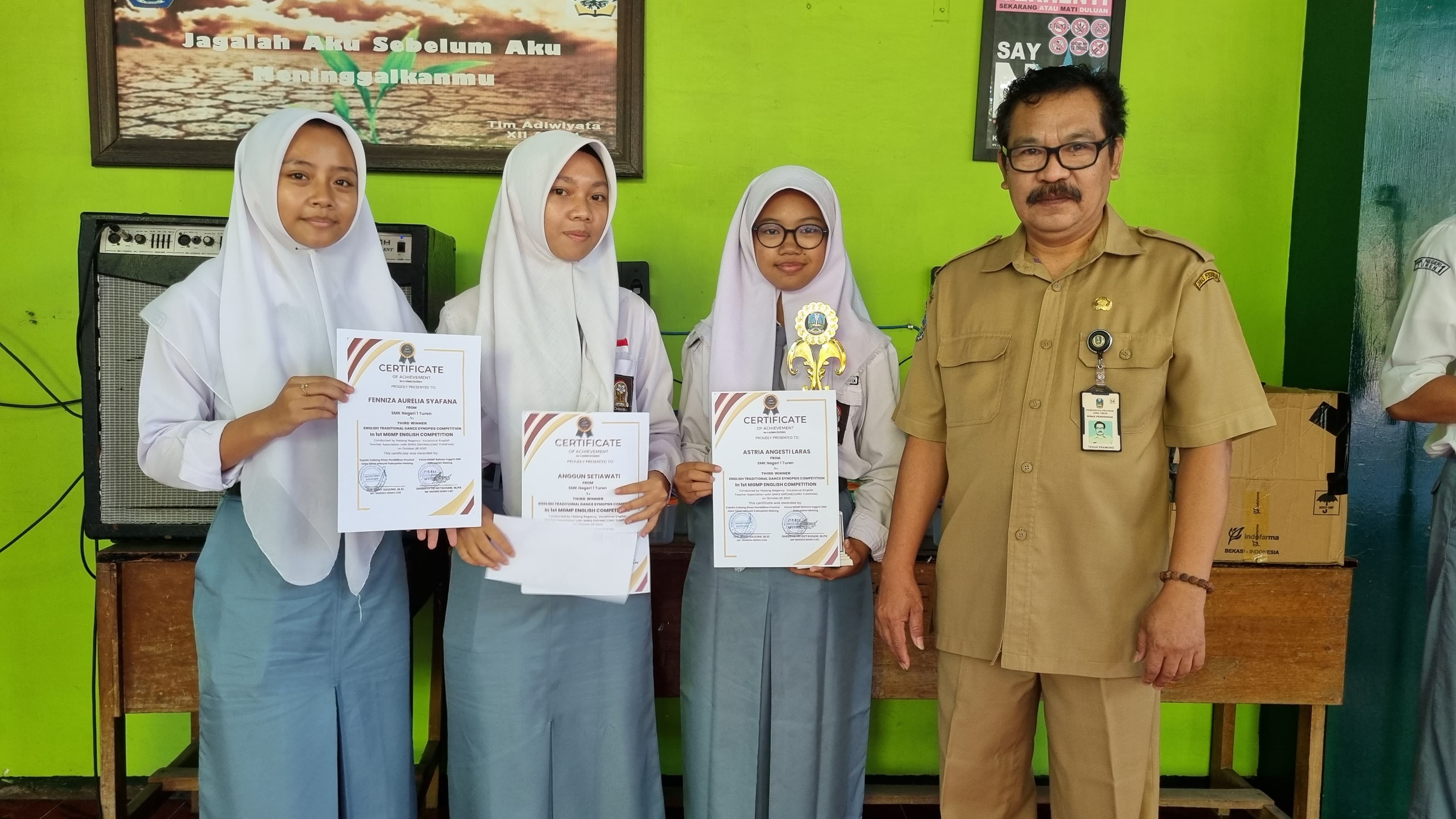 Juara 3 English Traditional Dance Synopsis Competition