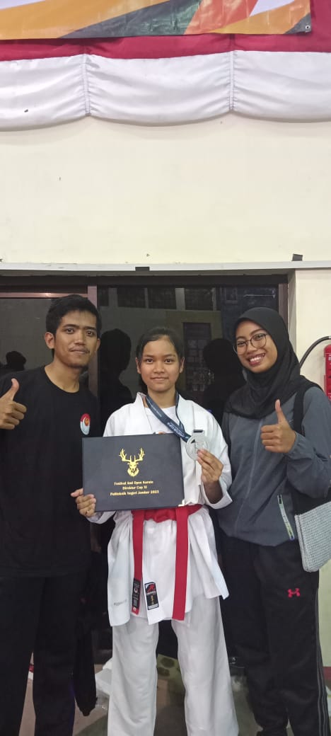 Juara 2 Kumite Perorangan -53Kg Junior Purti tahun 2023 tingkat Jawa Timur 