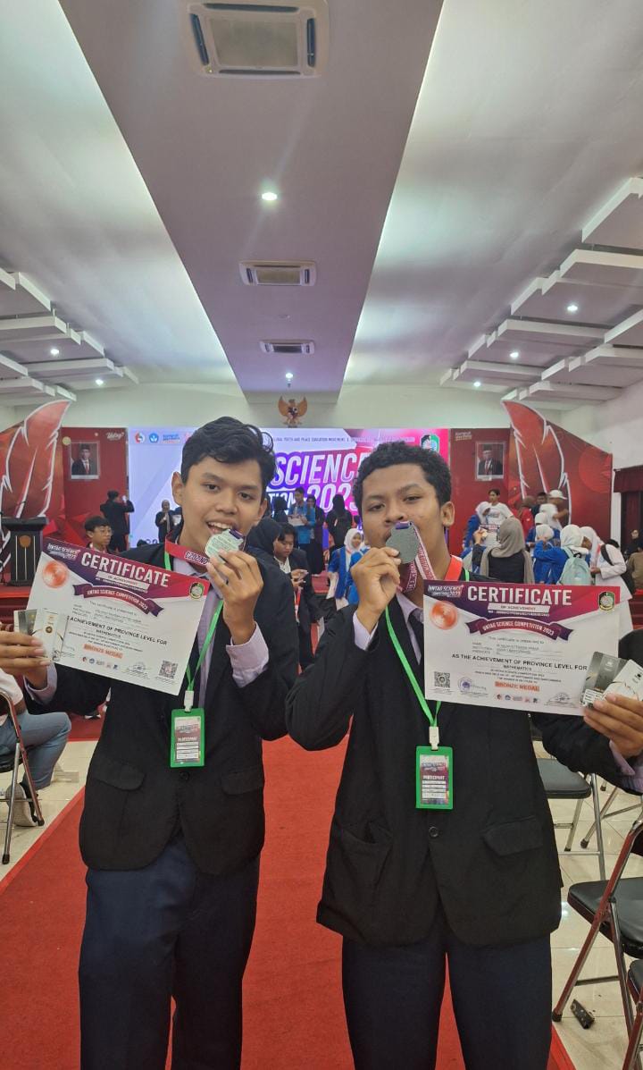 Oscanio Anugrah Putra Akbar Juara 3 UNTAG Science Competition 2023 bidang Matematika