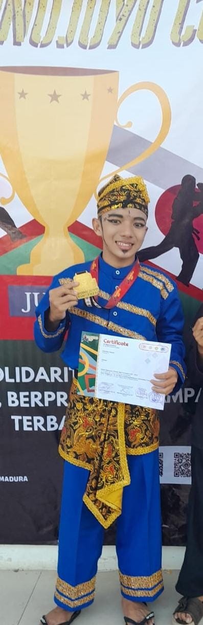 Juara 1 kejuaraan Pencak Silat UTM Cup