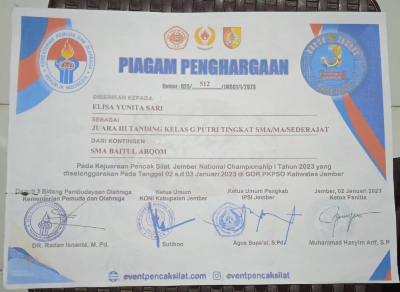 JUARA III TANDING KELAS G PUTRI TINGKAT SMA/MA/SEDERAJAT