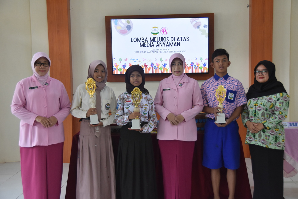 Lomba Mewarnai di atas Media Anyaman dalam rangka HUT ke 43 Yayasan Kemala Bhayangkari