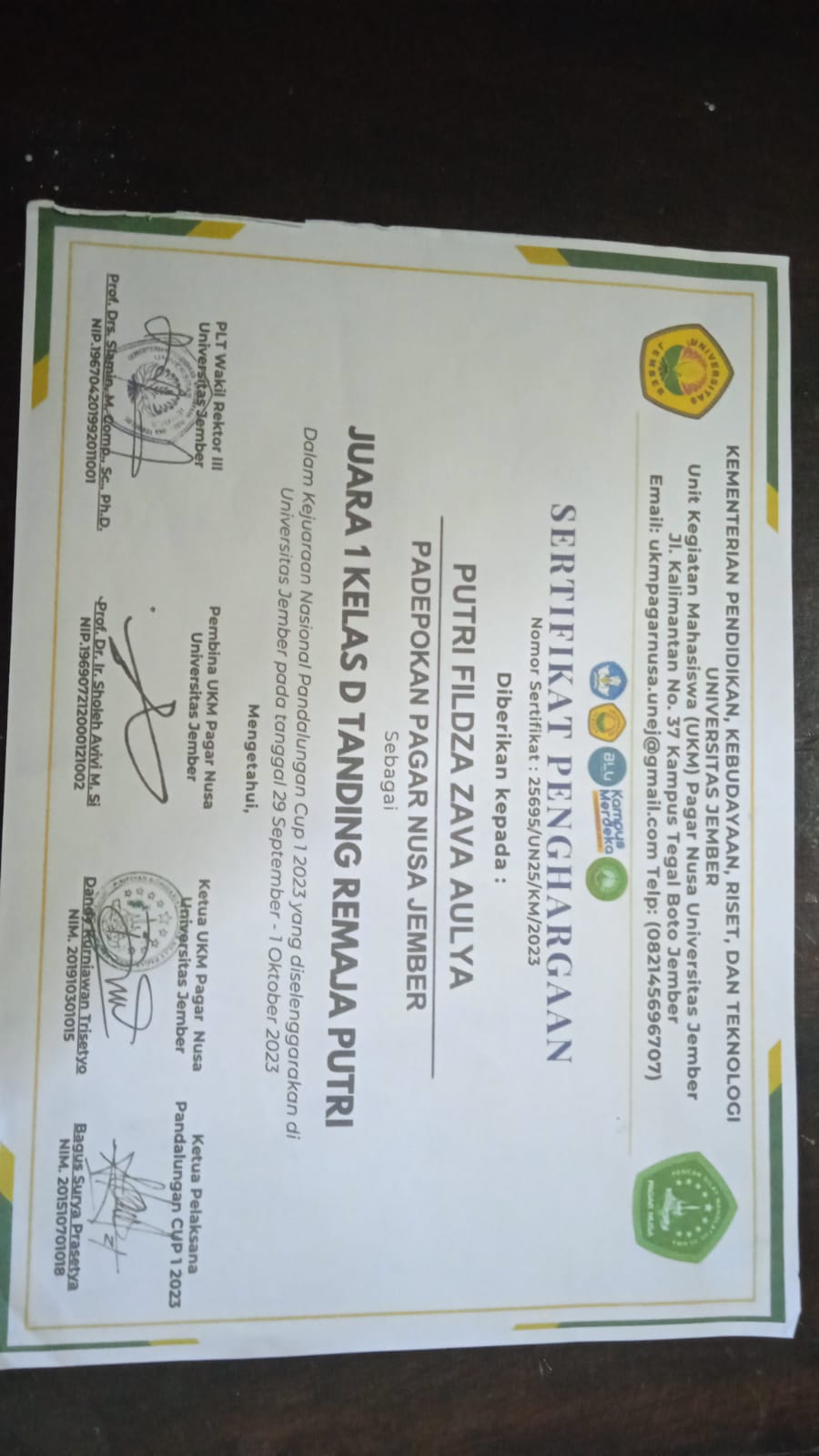 JUARA 1 KELAS D TANDING REMAJA PUTRI
