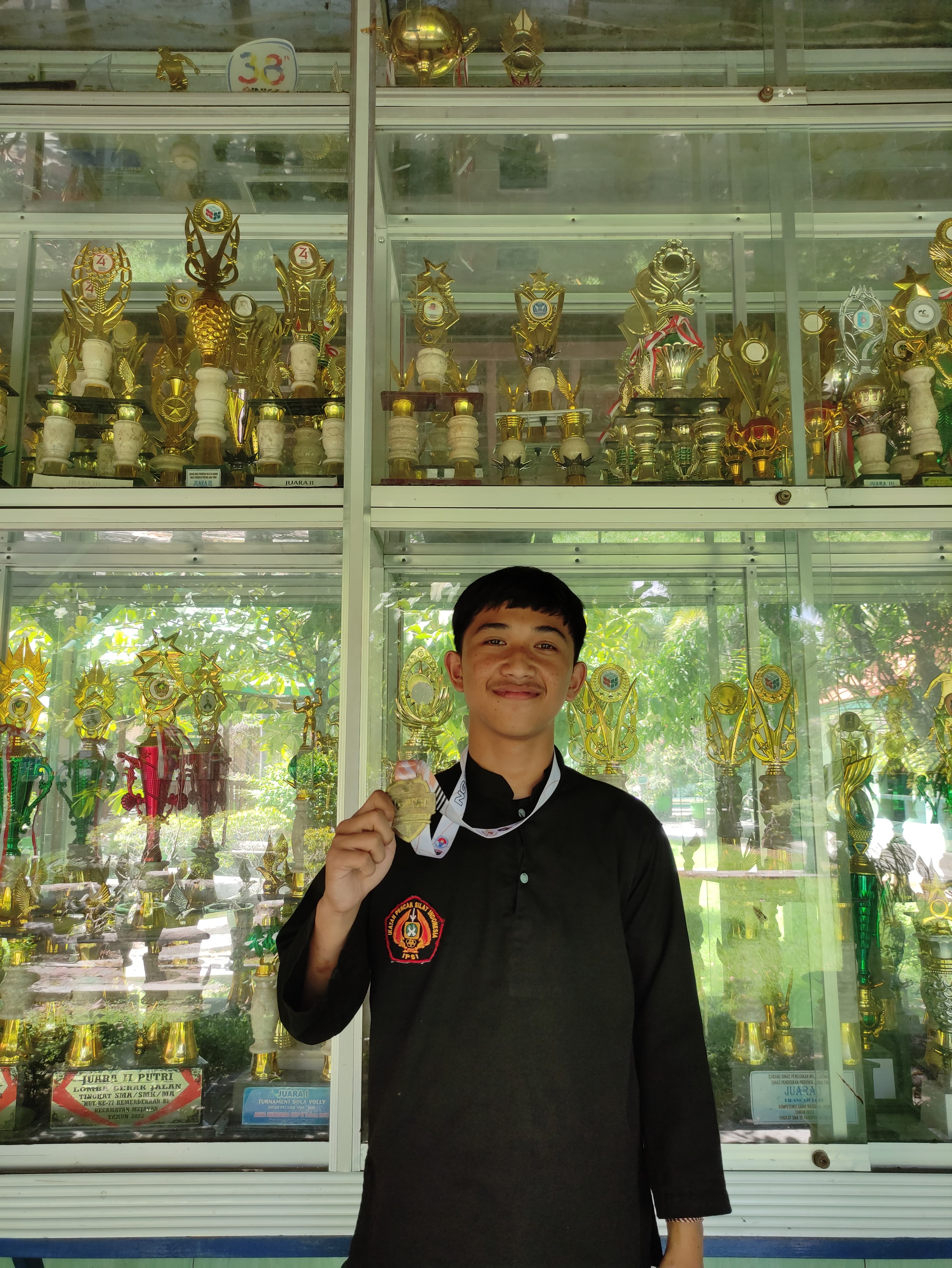 Juara 1 tanding putra kls c remaja  di ngawi championssnship 1