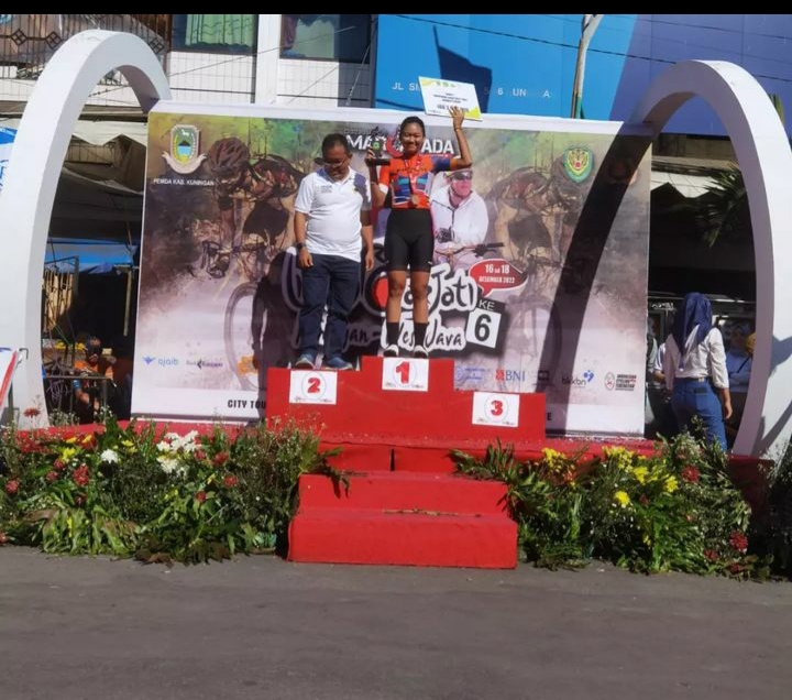 JUARA 1 Women Junior Kelas IRR dan JUARA 1 women kelas criterium 