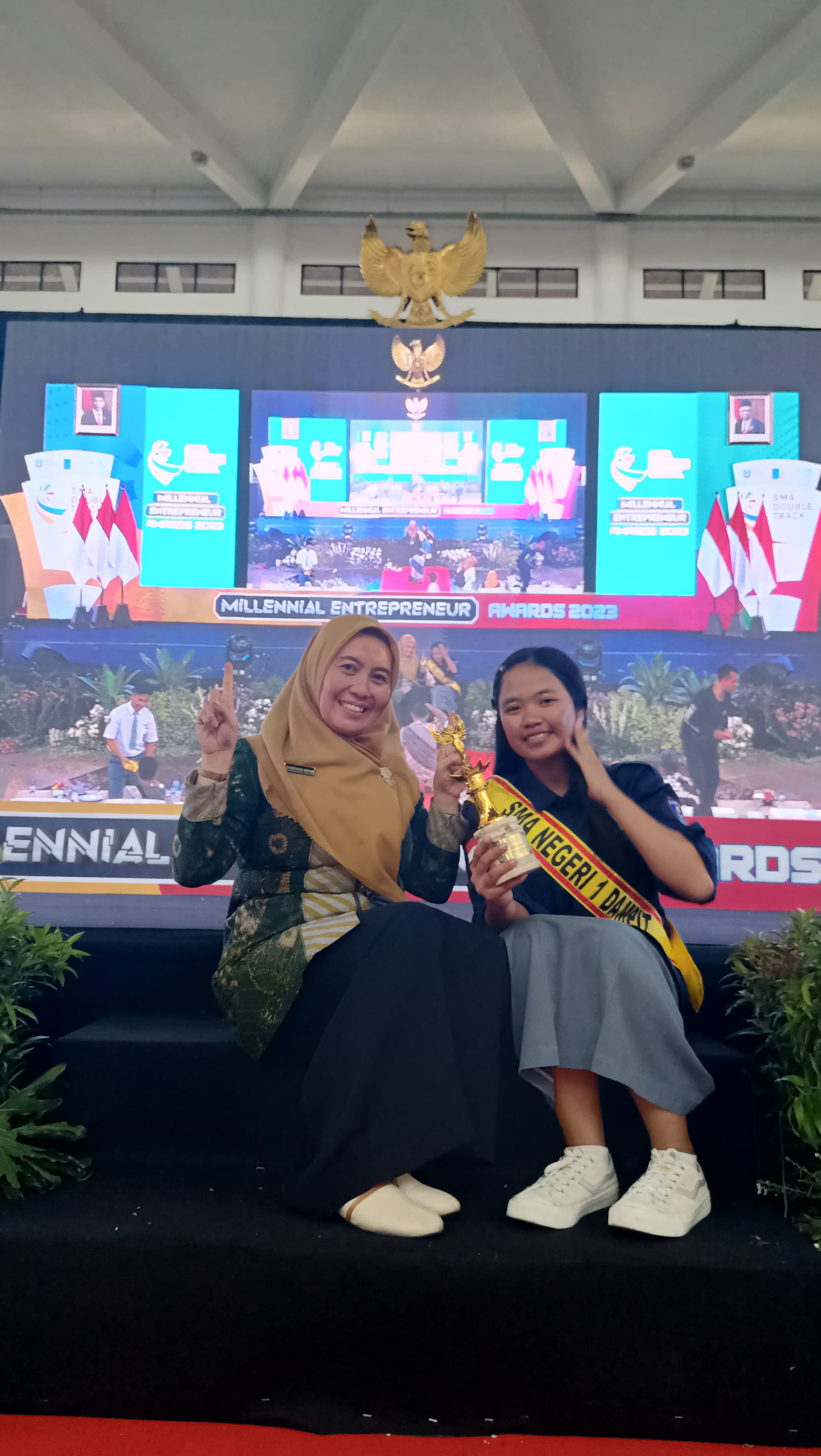 MEA (Milenial Entrepreneur Award) AWARD 2023 - SMA DT SE JAWA TIMUR