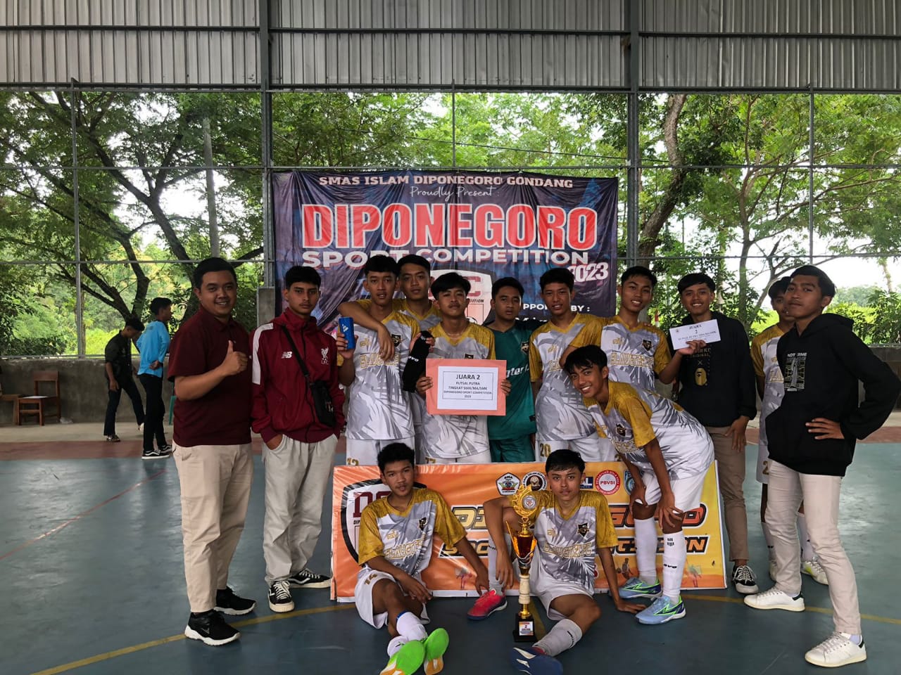 Juara 2 Futsal Putra Tingkat SMA/SMK/MA Sejawa Timur pada acara Diponegoro Sport Compietition (DSC)