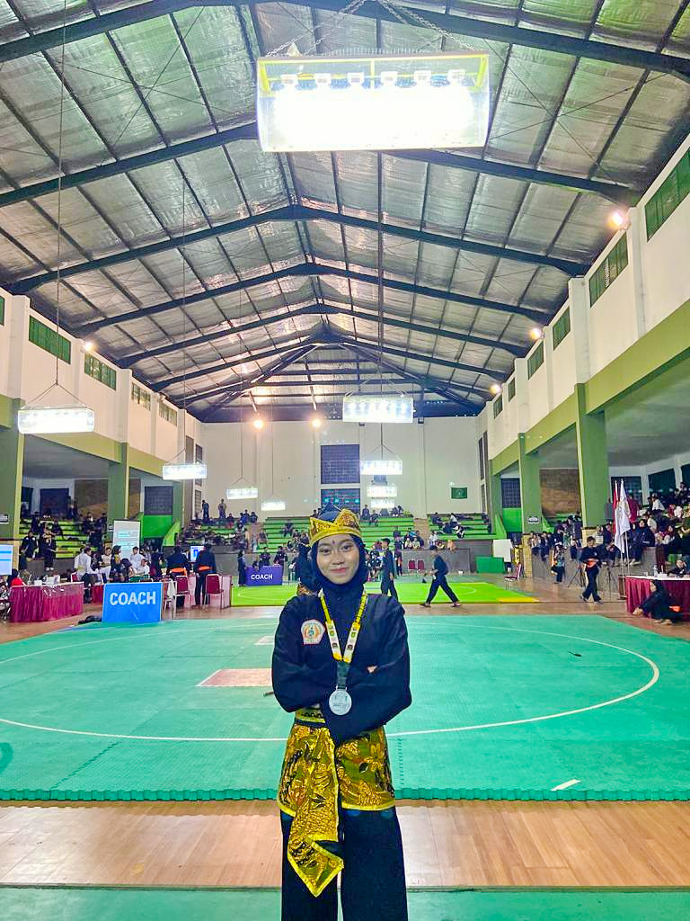 SENI TUNGGAL PUTRI TINGKAT REMAJA KEJUARAAN NASIONAL PENCAK SILAT KOMISARIAT AKMIL CUP 1 MAGELANG