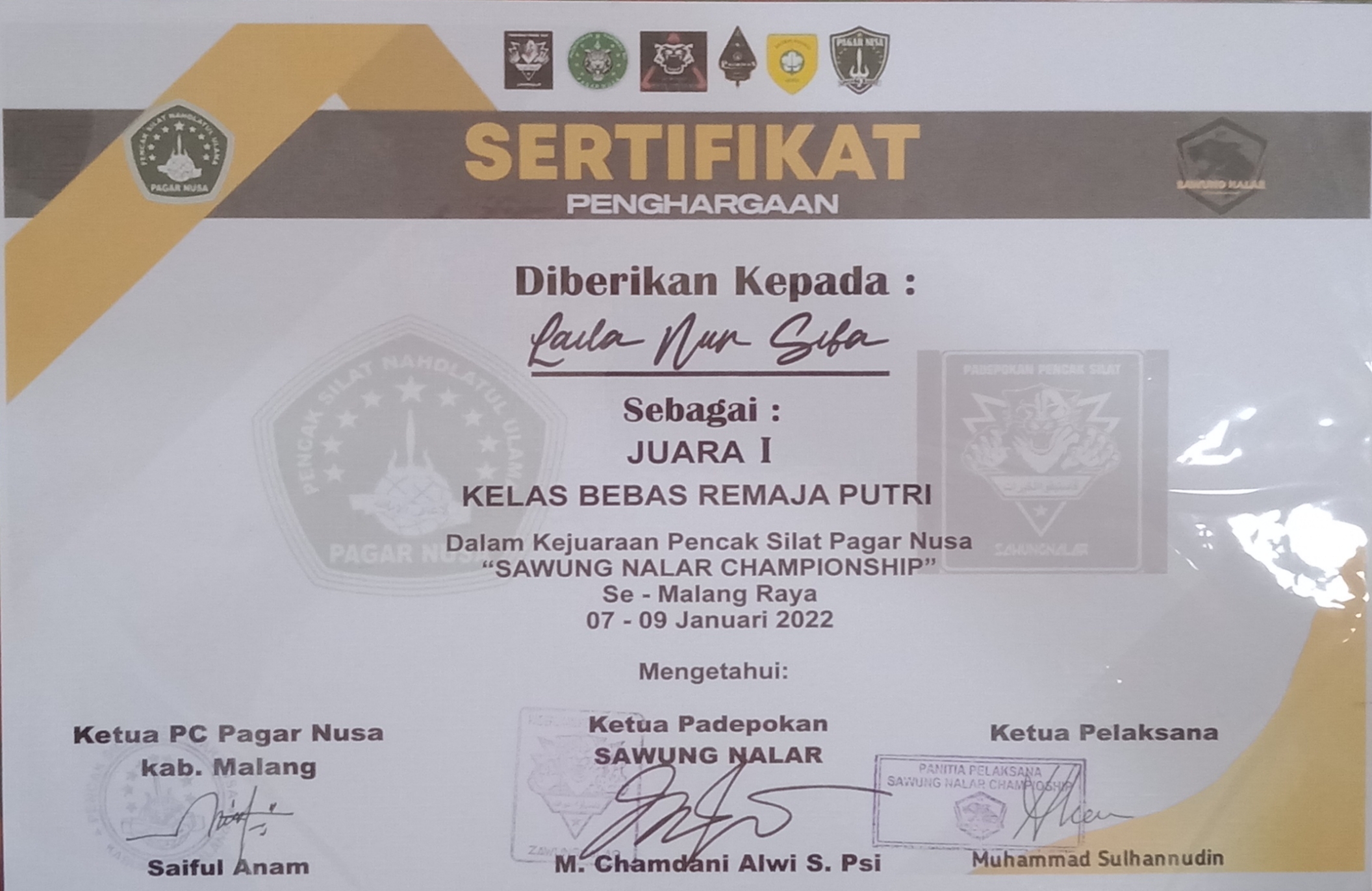 Juara 1 Kelas Bebas Remaja Putri dan Pesilat Terbaik Putri 