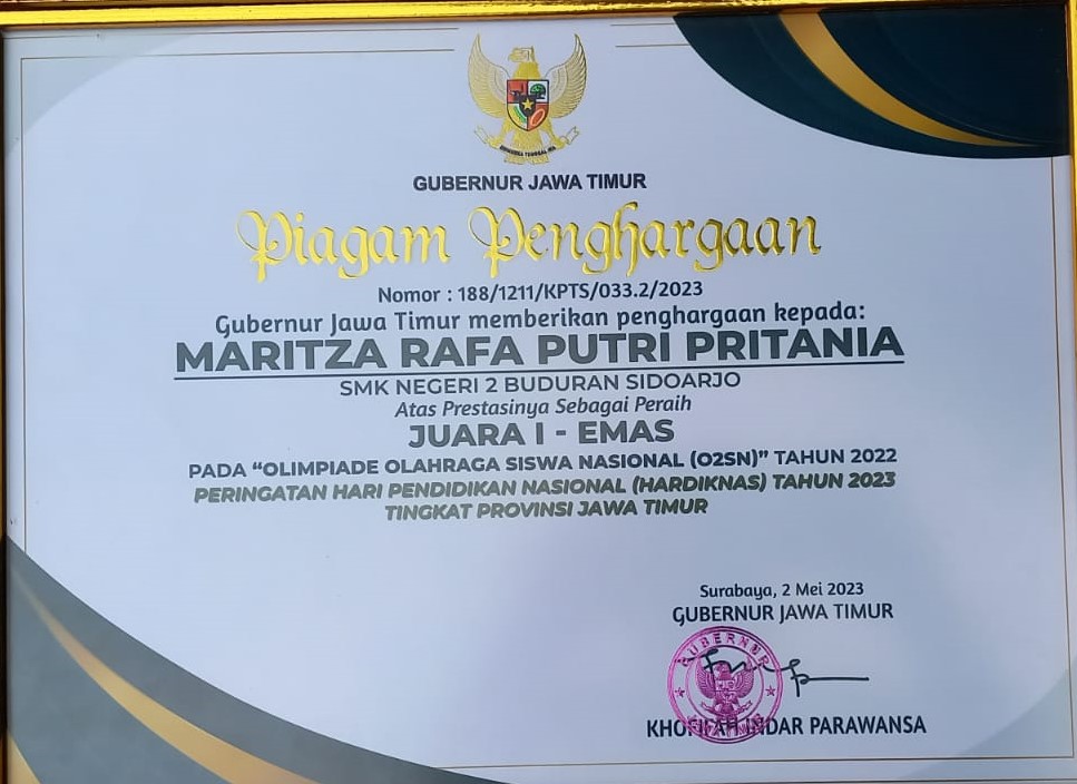 Penghargaan dari Gubernur Jawa Timur sebagai juara 1 Olimpiade Olahraga Siswa Nasional Tahun 2022