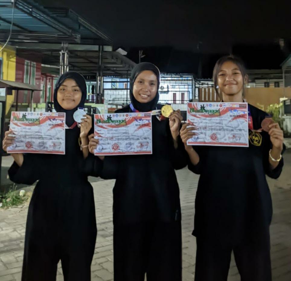 Juara 3 kelas B remaja Putri Pencak silat