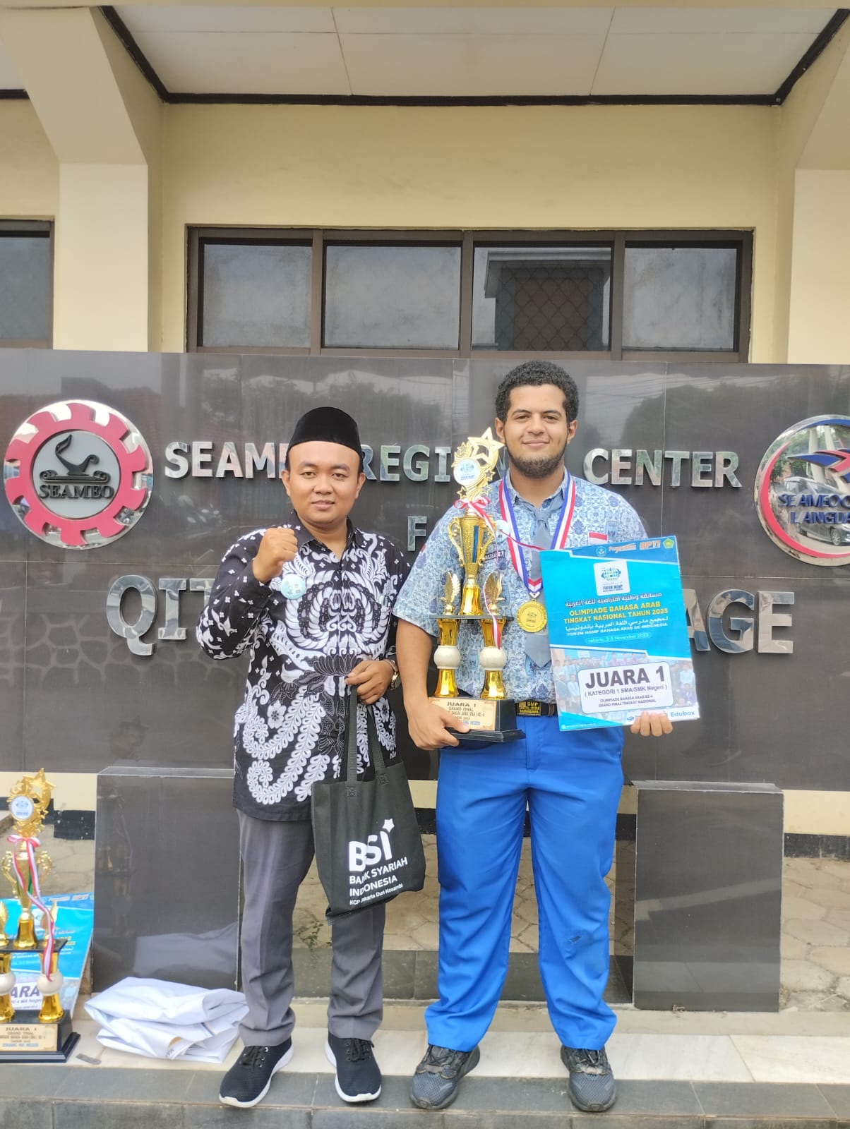 JUARA 1 / MEDALI EMAS OLIMPIADE BAHASA ARAB