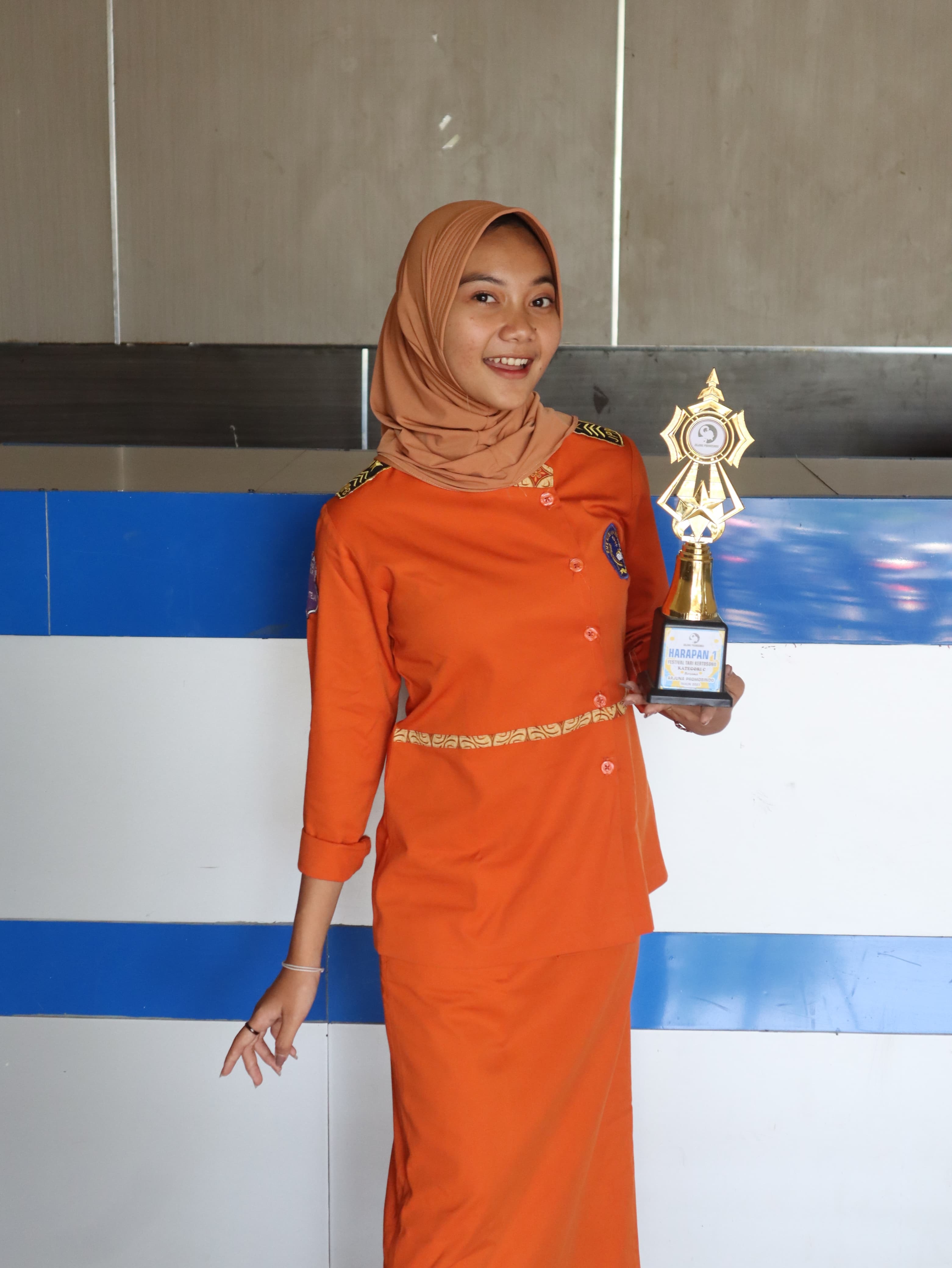 JUARA HARAPAN 1 LOMBA TARI KREASI SEKARISIDENAN KEDIRI PADA FESTIVAL JEMBATAN LAMA KERTOSNO