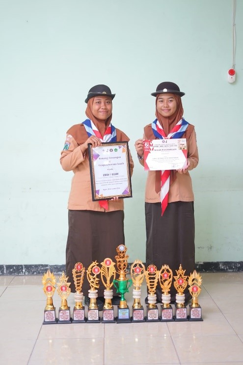 â€¢	Kejuaraan Lomba HUT Kepramukaan ; Juara 1 Pentas Seni ; Juara 1 Teks Pram/SSC PA ; Juara 1 Tarik Tambang PI ; Juara 2 Pionering PA  Juara 3 LBB PA ; Juara 3 Teks Pram/SSC PI ; Juara 3 Pionering PI  â€¢	ELPP 2022 ; Juara 1 TBP (Transfer Berita Pendek) PI ; Juara 3 DA\'I PA