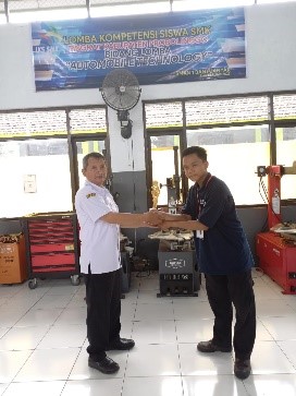 LOMBA KOMPETENSI SISWA (LKS) BIDANG LOMBA: AUTOMOBIL TECNOLOGY (TKR)