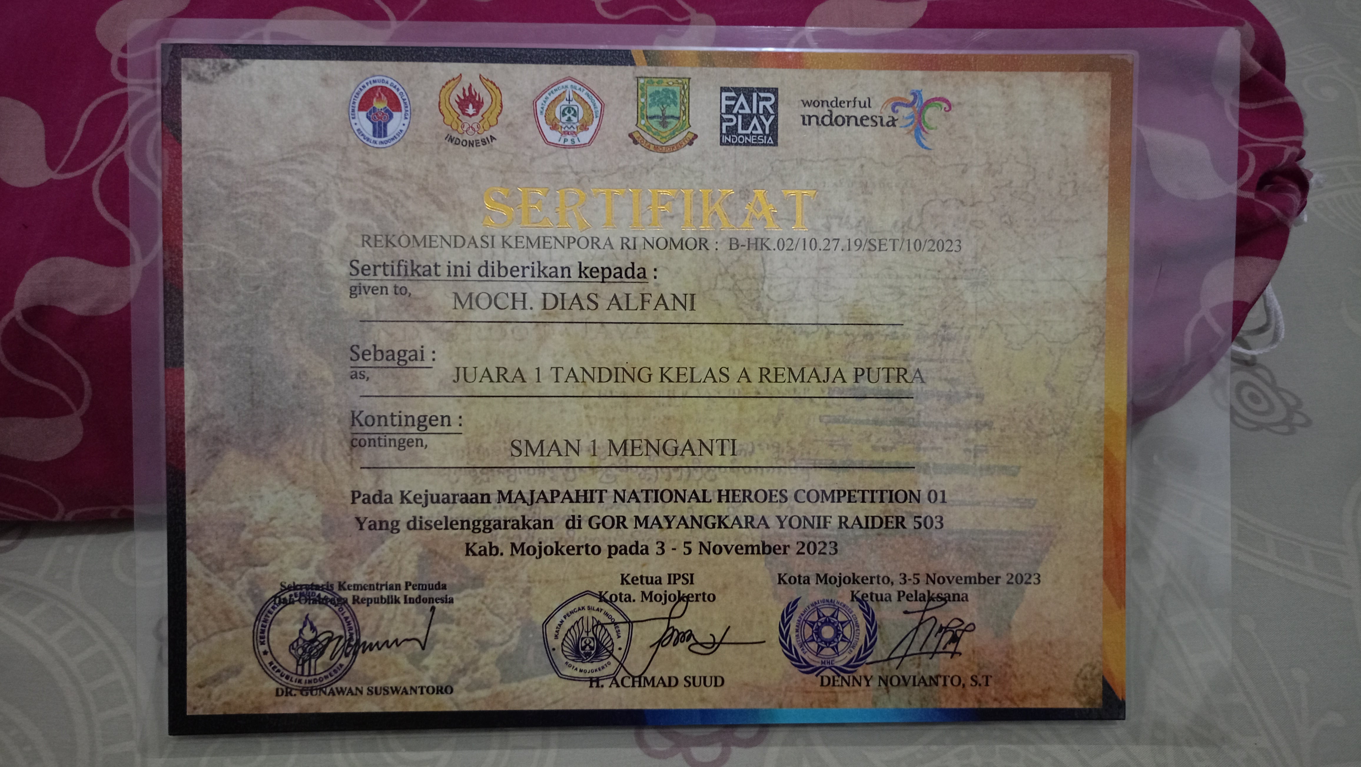 JUARA 1 TANDING KELAS A REMAJA PUTERA KEJUARAAN PENCAK SILAT MAJAPAHIT NATIONAL HEROES COMPETITION