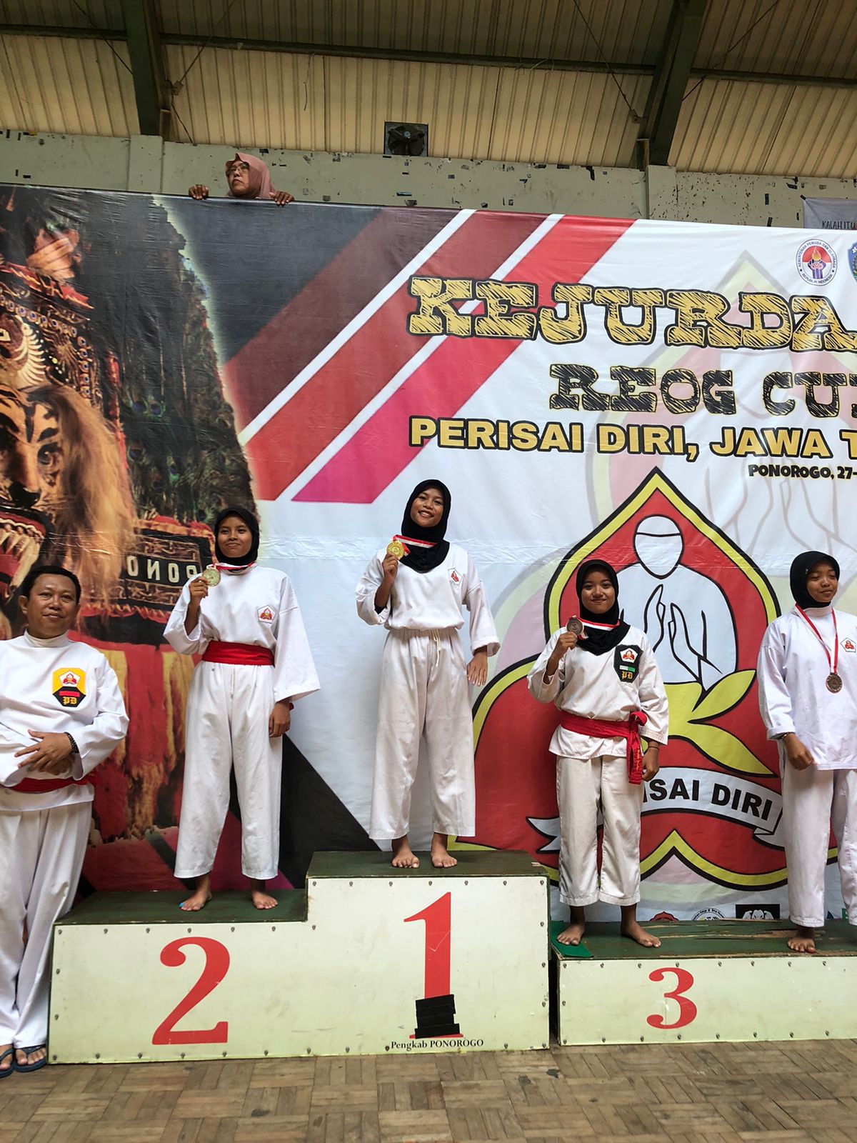 Juara 1 Medali Emas Kelas tanding G putri remaja