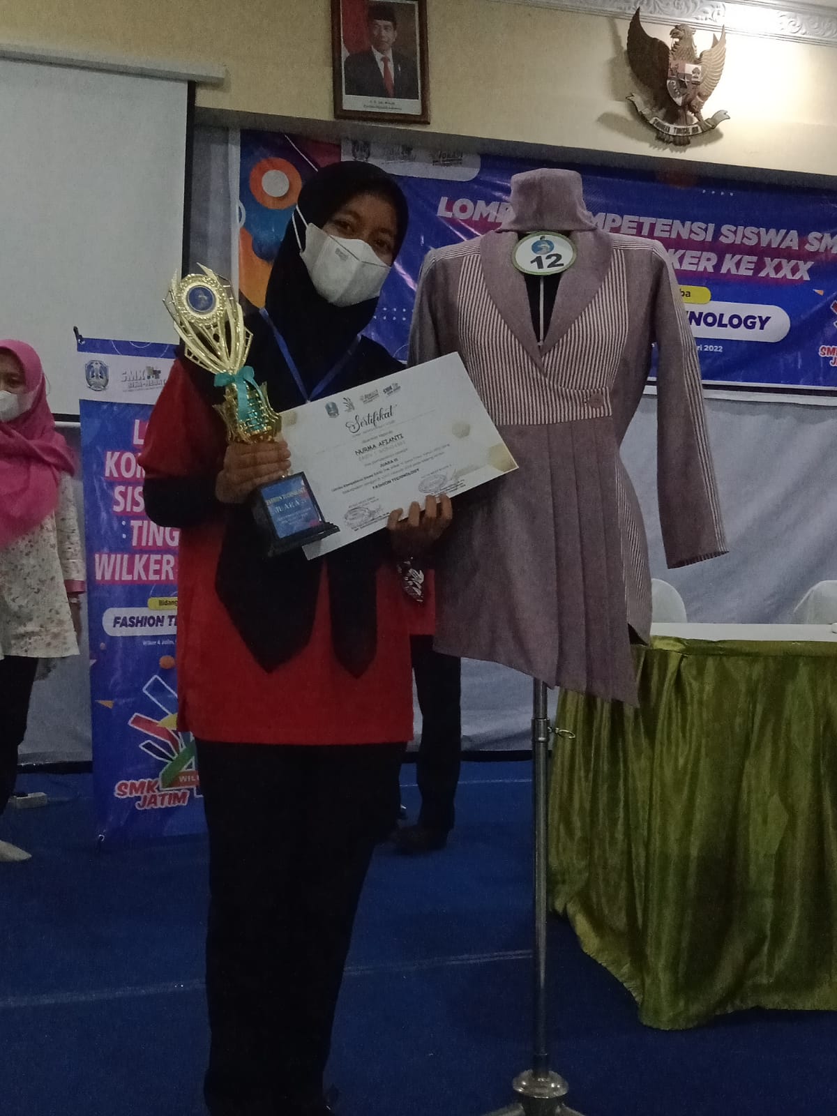 LOMBA KOMPETENSI SISWA WILKER 4 BIDANG : FASHION