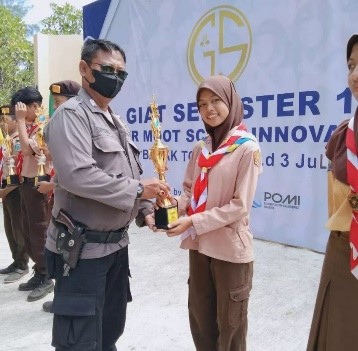 LOMBA DESAIN BAJU DAUR ULANG PUTRI DALAM ROVER SCOUT INOVATION II (PRAMUKA)