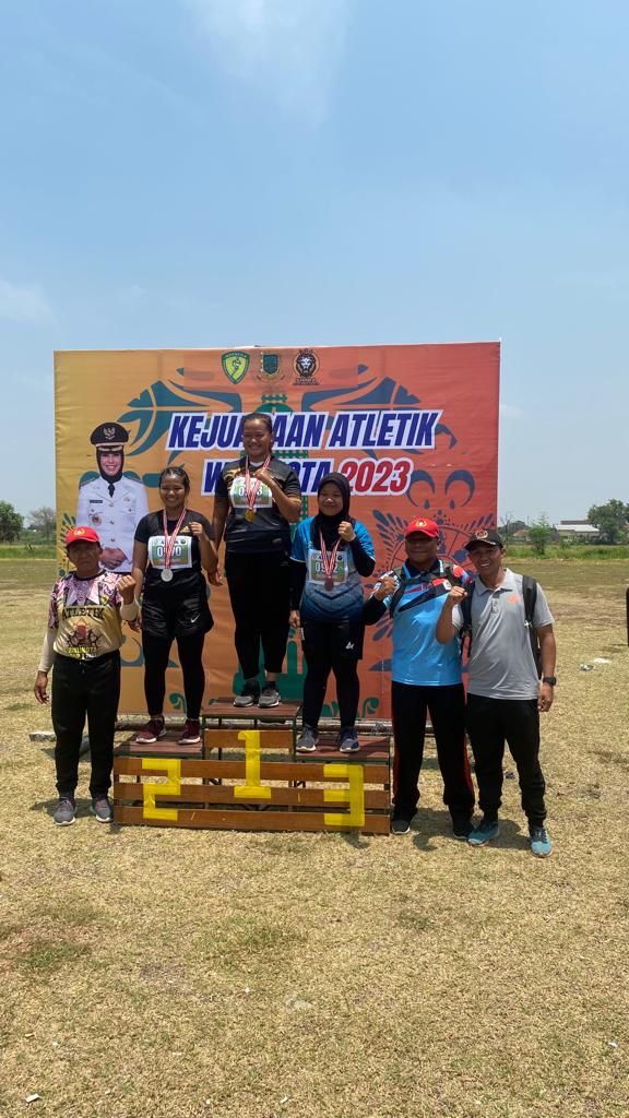 lomba atletik dlm rangka piala walikota TOLAK PELURU