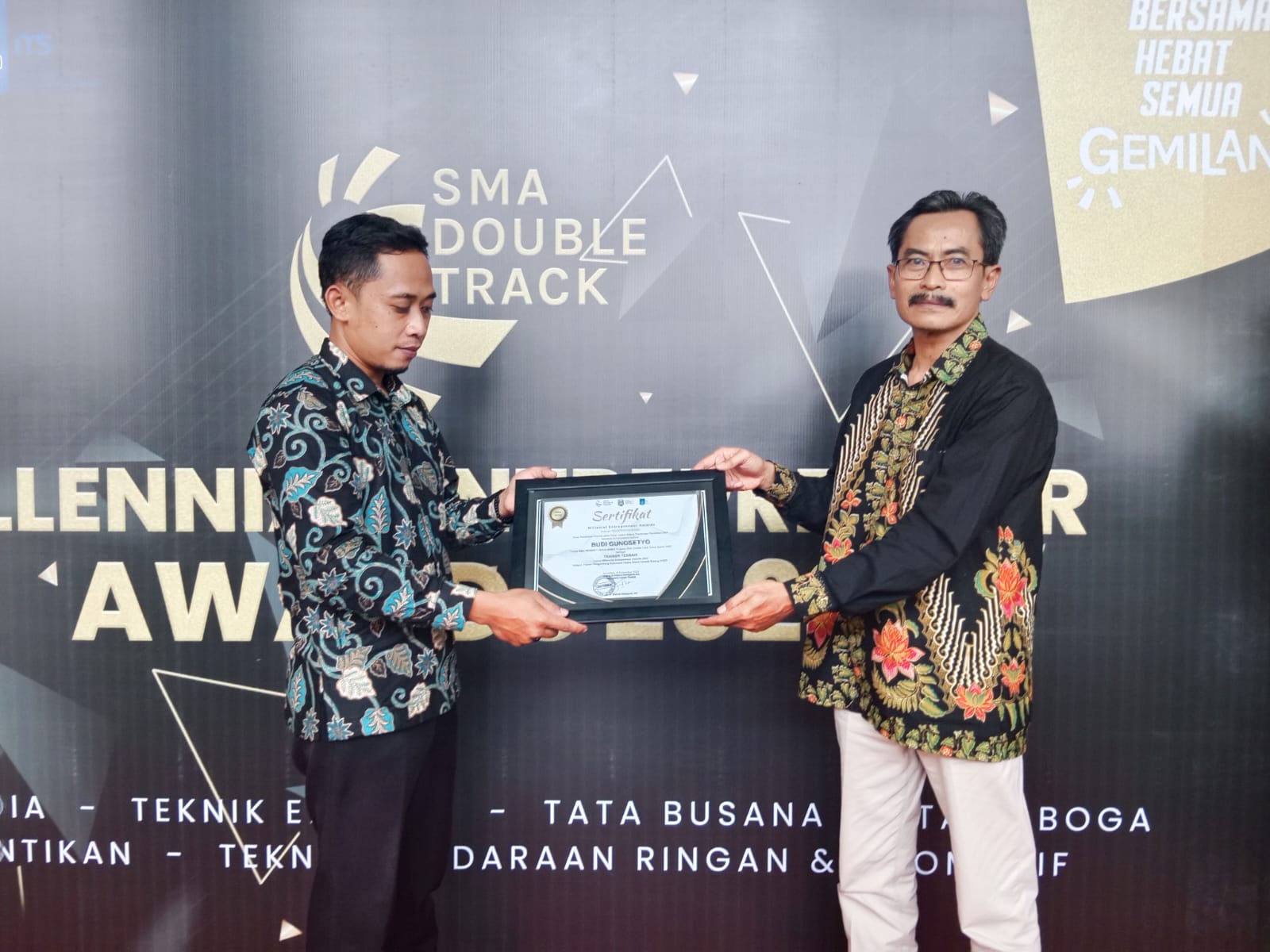 Trainer Terbaik TKRO SMA Double Track