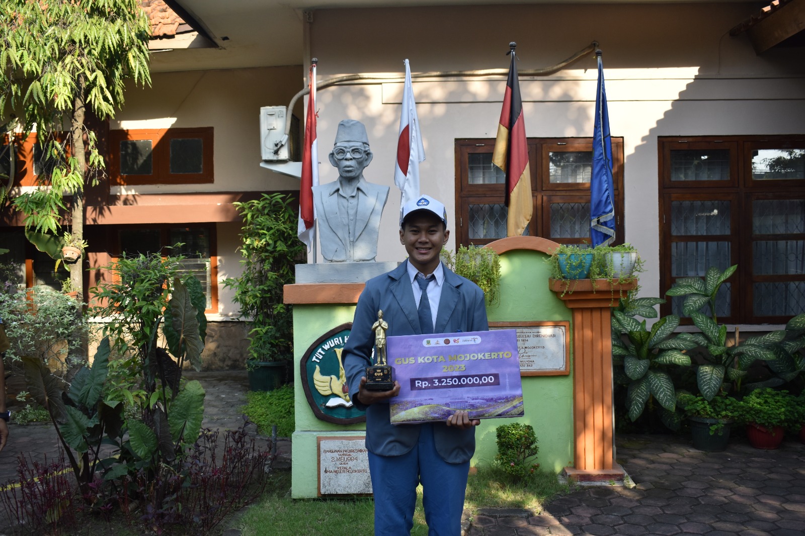 Juara 1 Pemilihan Gus dan Yuk Kota Mojokerto