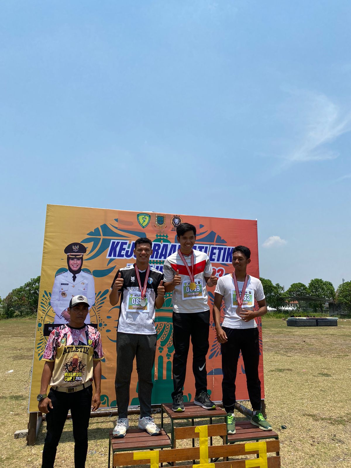 lomba atletik dlm rangka piala walikota  LEMPAR CAKRAM