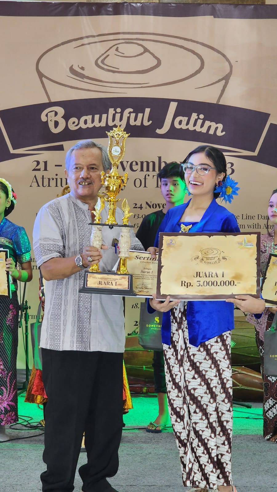 Penata musik terbaik dan Juara umum