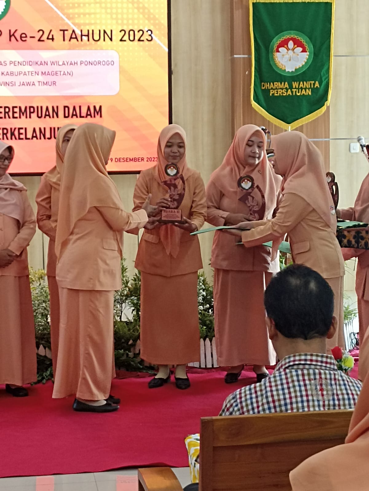 LOMBA DALAM RANGKA HUT DHARMA WANITA PERSATUAN KE-37 BIDANG LOMBA CIPTA DAN BACA PUISI