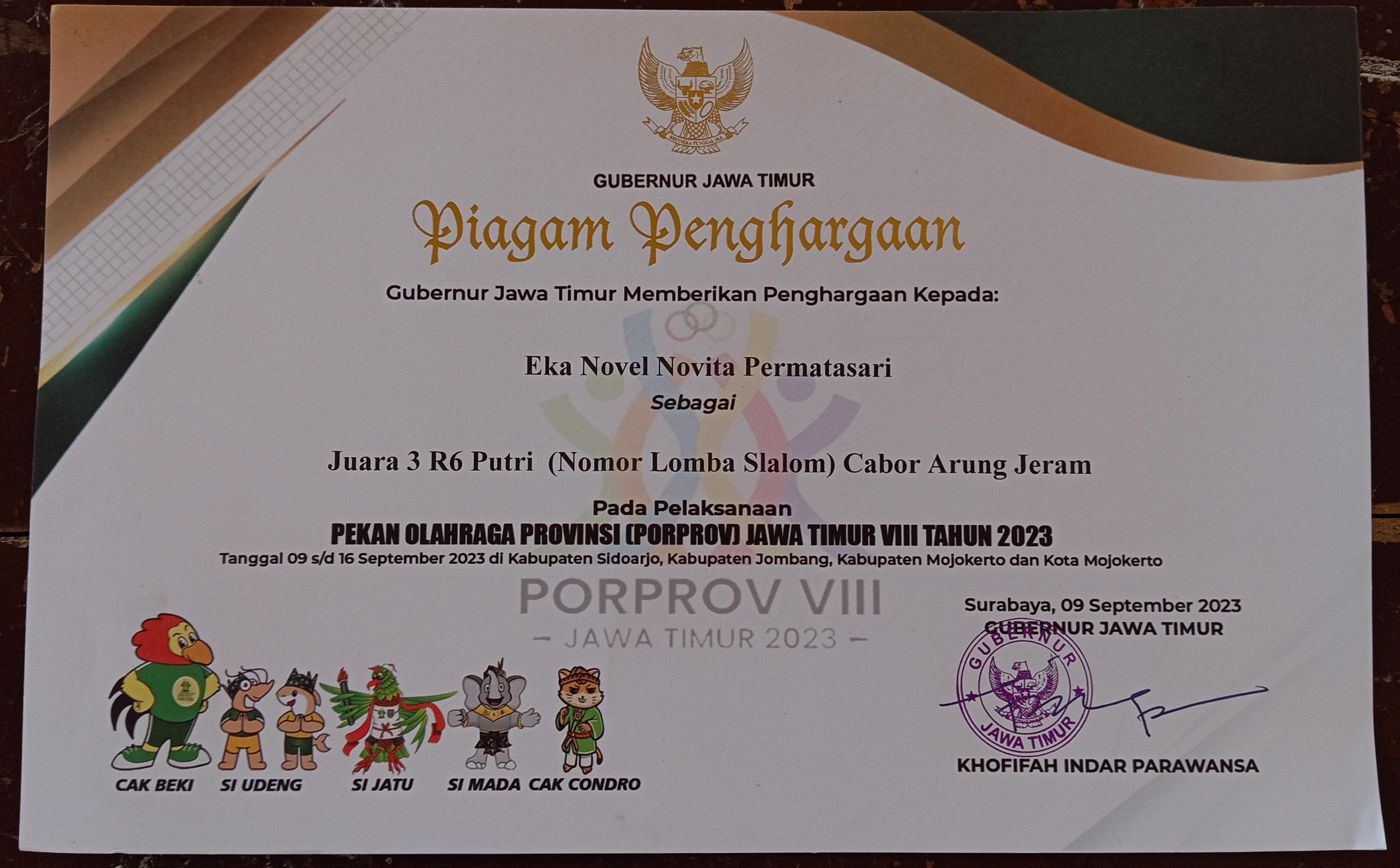 JUARA 3 R6 PUTRI  