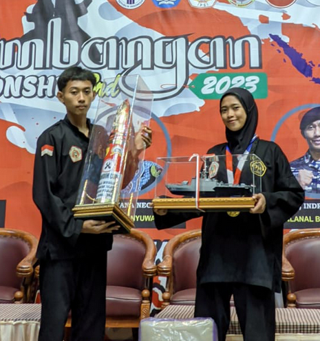 Juara 1 Kategori Remaja Putri pencak silat