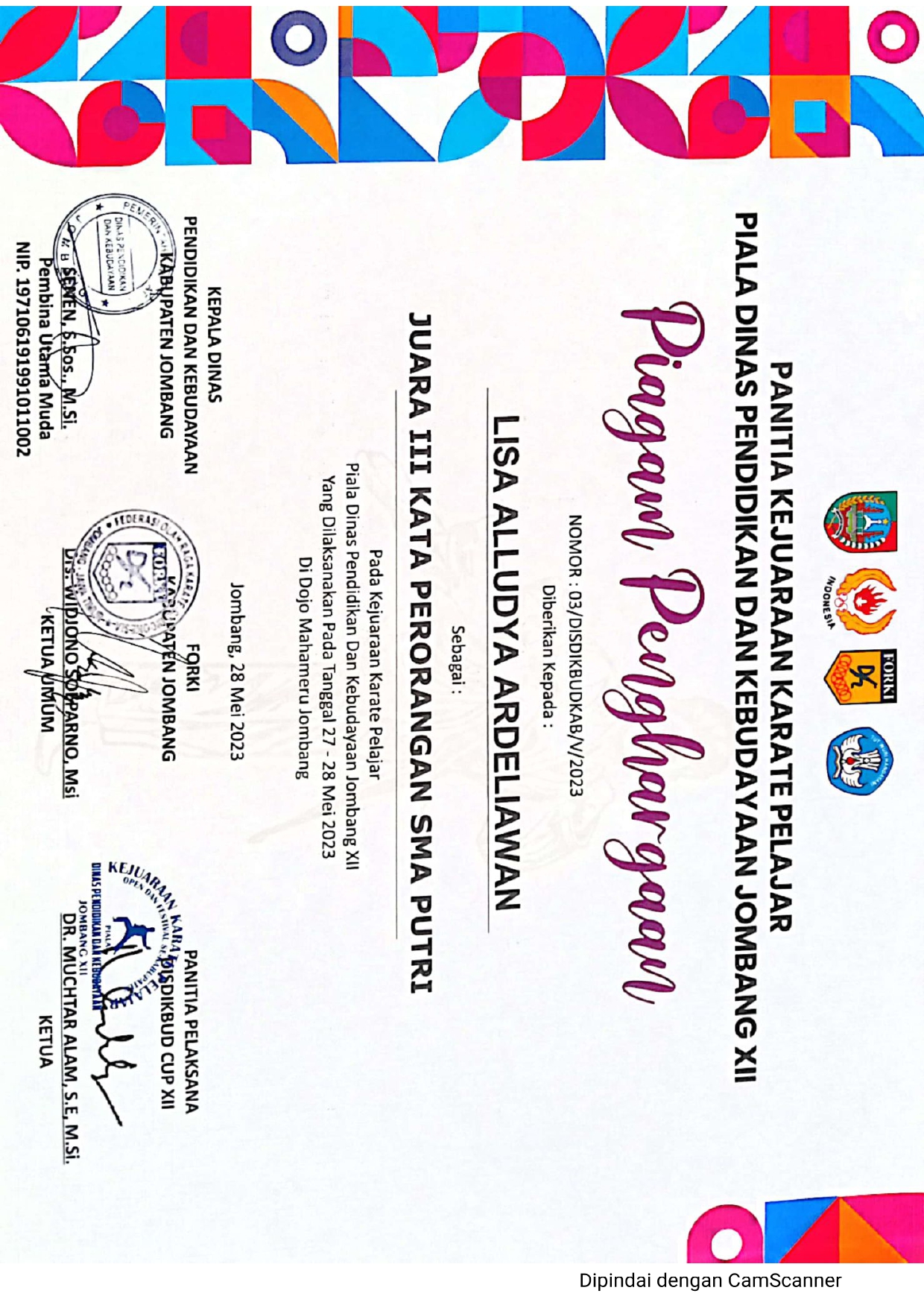 Lomba karate kategori Kata Perorangan SMA Putri