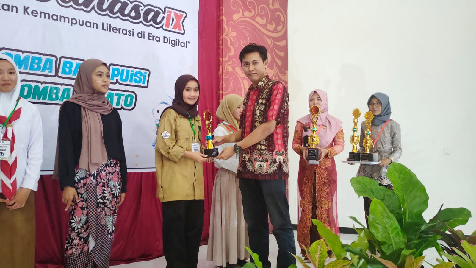 Lomba Baca Puisi dalam rangka Gema Bulan Bahasa IX MGMP Bahasa Indonesia SMK Negeri/ Swasta Bondowoso