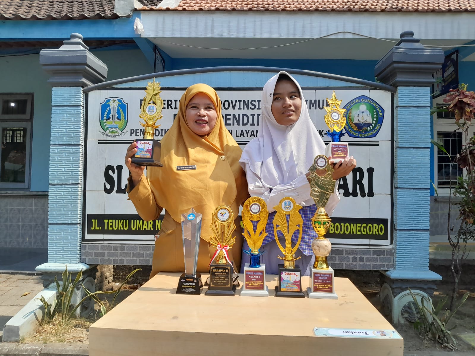 Juara 1 Menyanyi Tingkat Nasional tahun 2022 penyelenggara Universitas Adi Buana Surabaya 