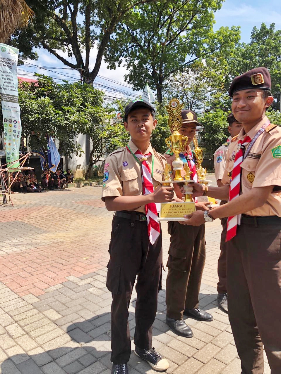 JUARA 1 LOMBA KOLONE TONGKAT