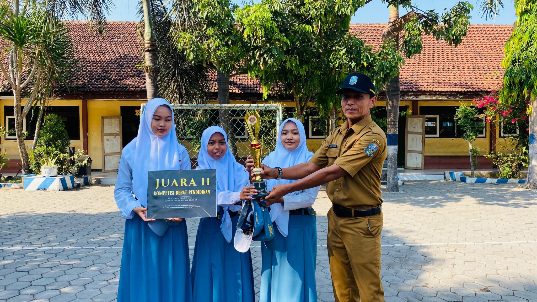 Juara 2 kompetisi debat pendidikan SMA